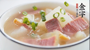 出鍋前撒上蔥花。