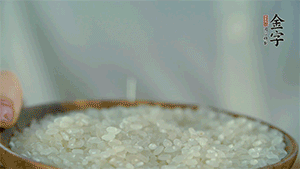 大米、糯米混合上電飯鍋蒸熟。