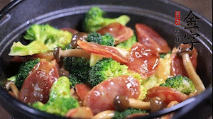 出鍋前加少許鹽、水淀粉即可。