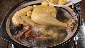 出國(guó)前加少許鹽，撒上蔥花即可。