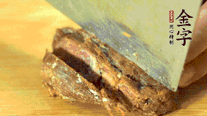 金字鹵牛肉切成牛肉粒。