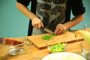 當然，如果你愛吃蔥，可以切點蔥花加入。