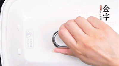 大火煮開(kāi)后，再上鍋中火蒸20分鐘，出鍋后撒上蔥花。