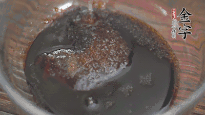 調(diào)配醬汁：耗油、生抽、老抽、糖、鹽、清水?dāng)嚢杈鶆颉?>
					</div>
					<span>步驟 3/5</span>
					<p>調(diào)配醬汁：耗油、生抽、老抽、糖、鹽、清水?dāng)嚢杈鶆颉?/p>
				</li><li>
					<div   id=