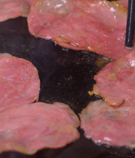 金字淡火腿用黃油/橄欖油煎熟。