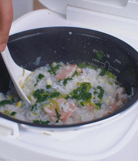 煮好時加白胡椒適當調(diào)味。