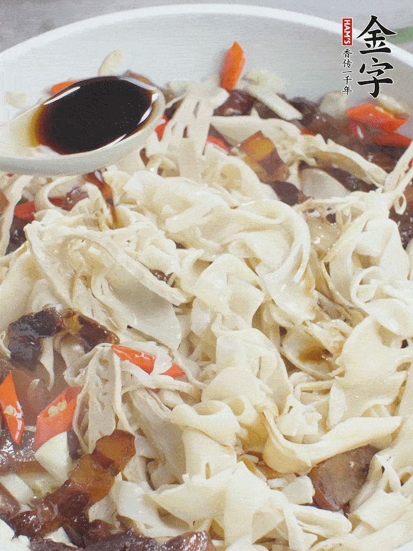 下糯米筍，淋一點生抽、蠔油調(diào)味。