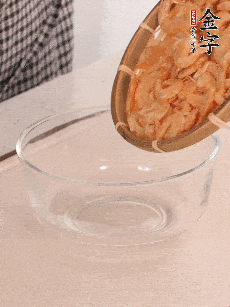 海米提前用溫水浸泡一會。