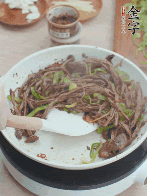 少許鹽調(diào)味。