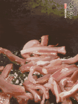 再放豌豆苗翻炒均勻。