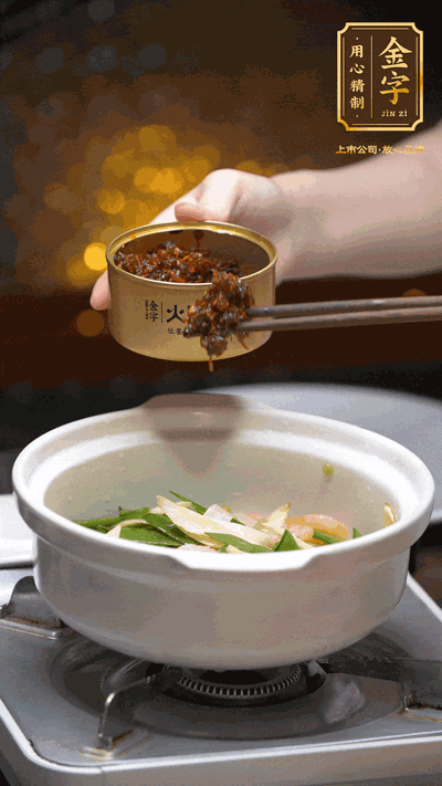 蝦仁、XO醬，猛火翻炒均勻