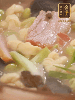 最后加一點蠔油、雞精調(diào)味