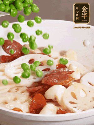 熱油下鍋，爆香香腸