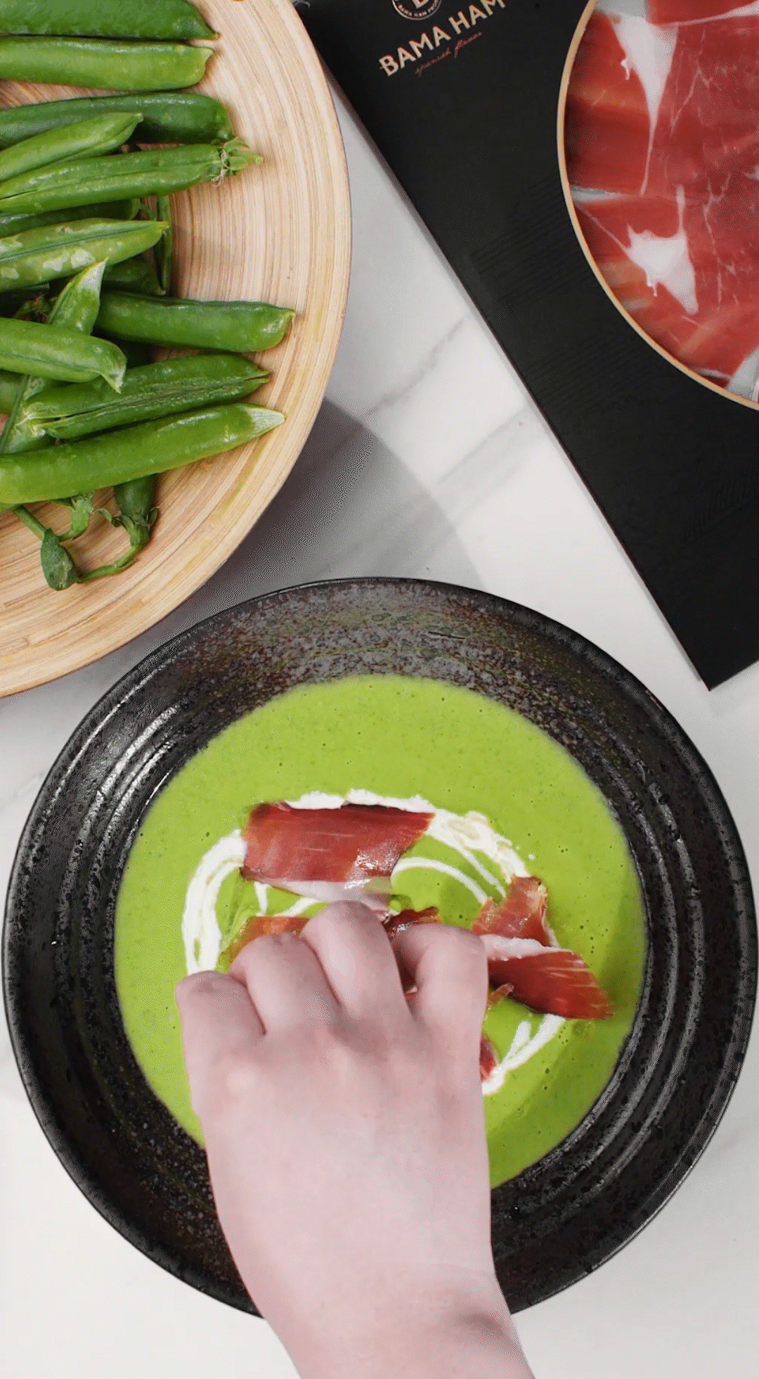 將上述擺盤的食材依個(gè)人喜好適量點(diǎn)綴即可。