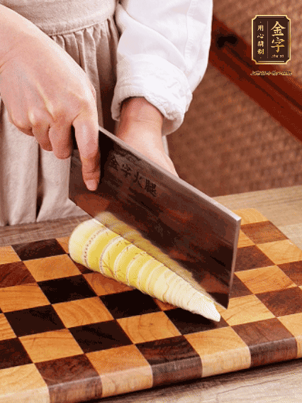 春筍切片，焯水1分鐘