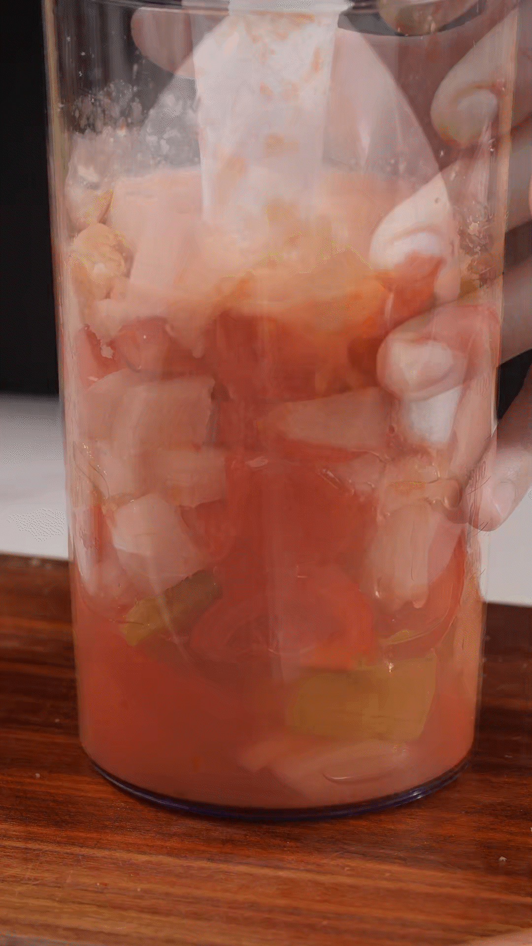 加入水、橄欖油、蘋果醋